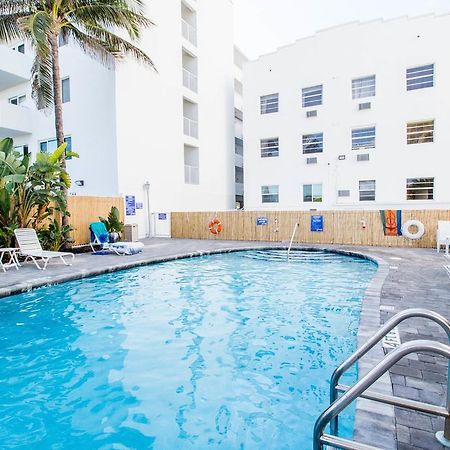 Ocean Walk Apartments マイアミビーチ エクステリア 写真