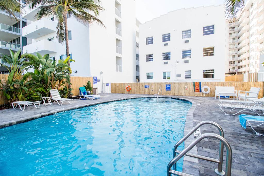 Ocean Walk Apartments マイアミビーチ エクステリア 写真