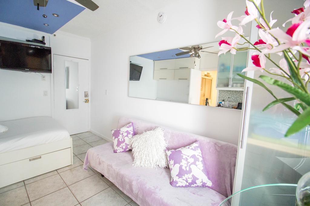 Ocean Walk Apartments マイアミビーチ エクステリア 写真