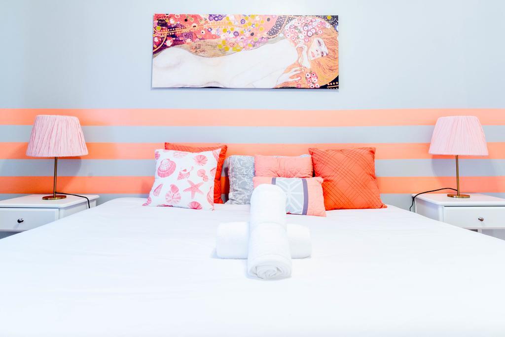 Ocean Walk Apartments マイアミビーチ エクステリア 写真