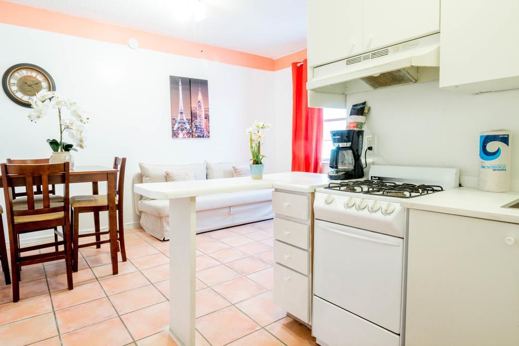 Ocean Walk Apartments マイアミビーチ エクステリア 写真