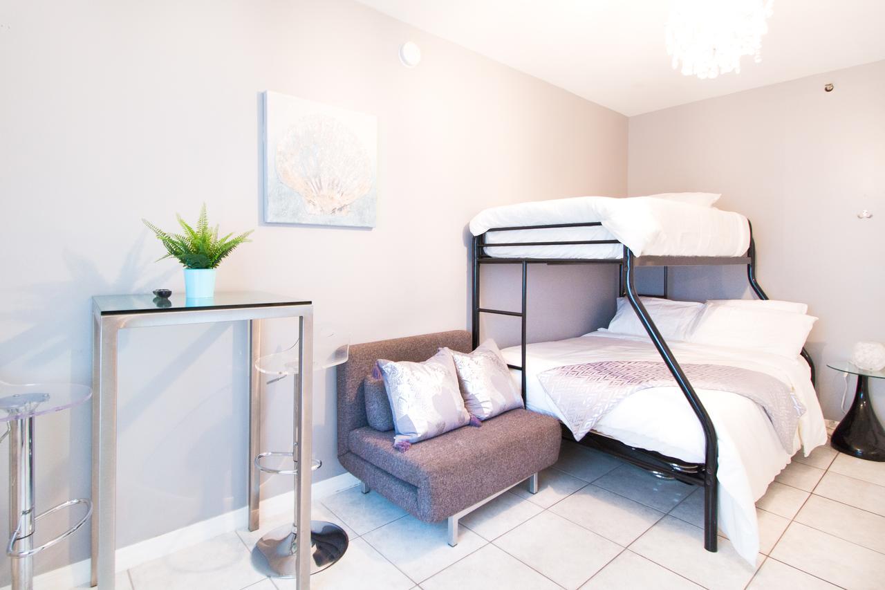 Ocean Walk Apartments マイアミビーチ エクステリア 写真
