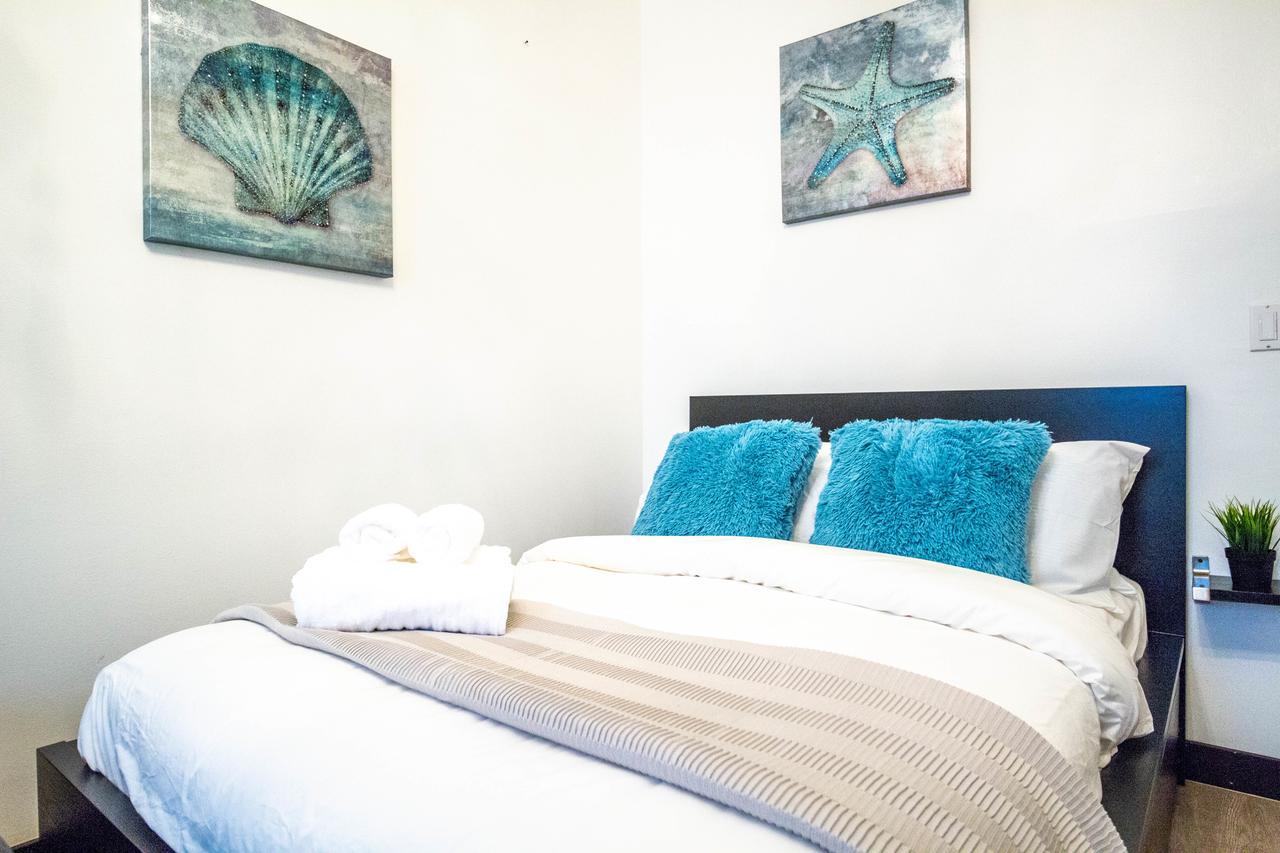 Ocean Walk Apartments マイアミビーチ エクステリア 写真